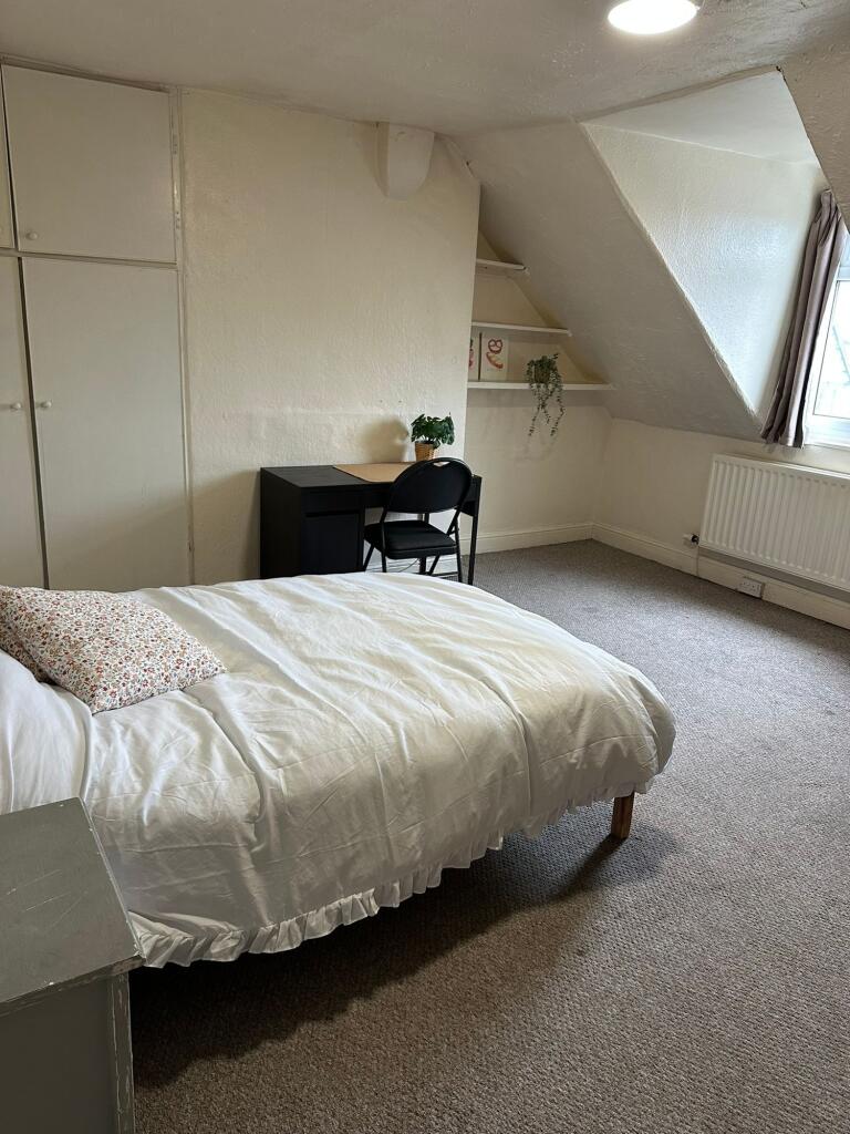 A cozy double bedroom featuring a comfortable b...