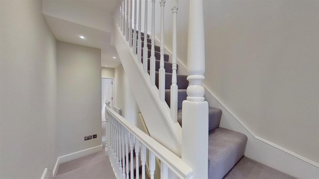 Farlton-Road-Earlsfield-SW18-11132020_204413.jpg