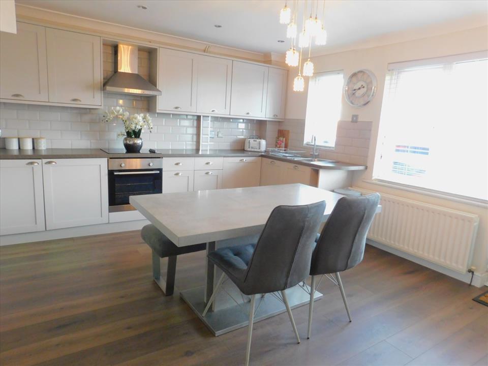 KITCHEN / BREAKFAST ROOM