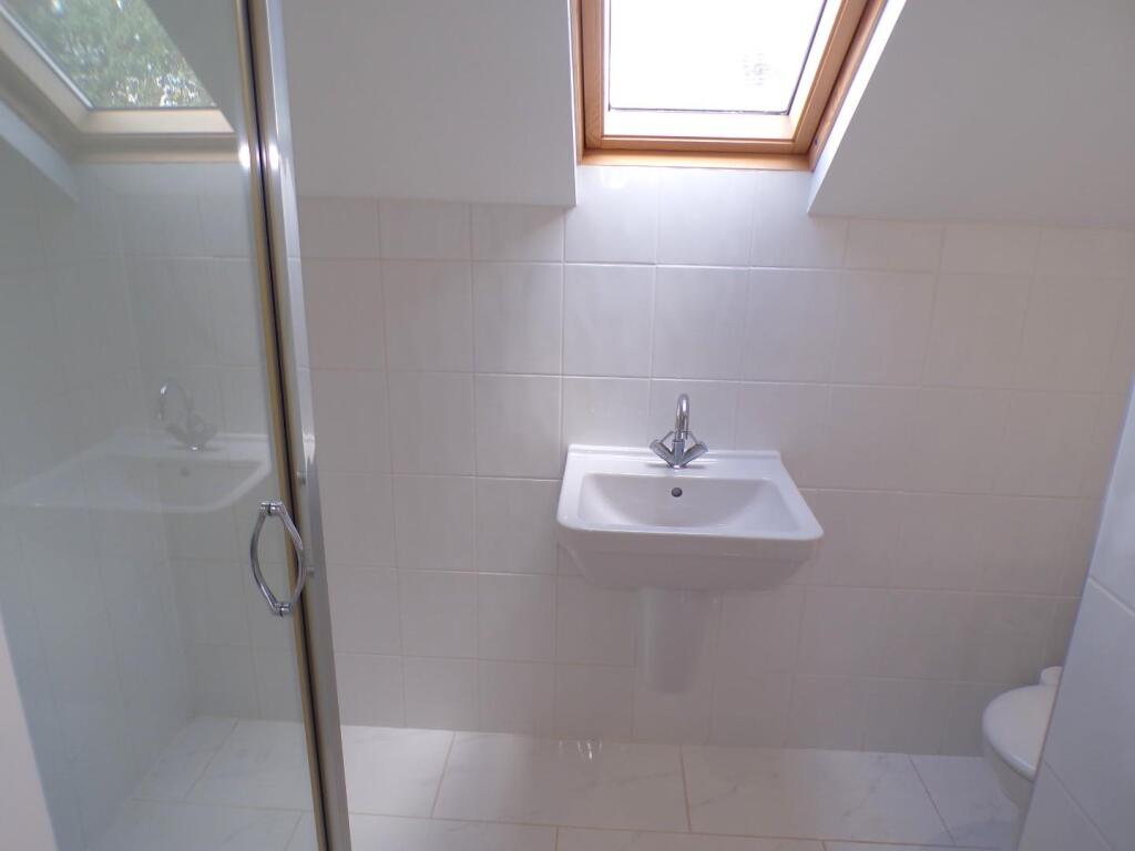 TeasdaleCl76ensuite.JPG