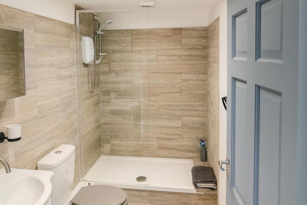 contemporary_bathroom_marketing