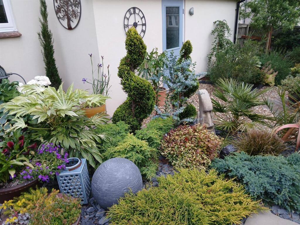 71 Watkins Gdn 1.jpg