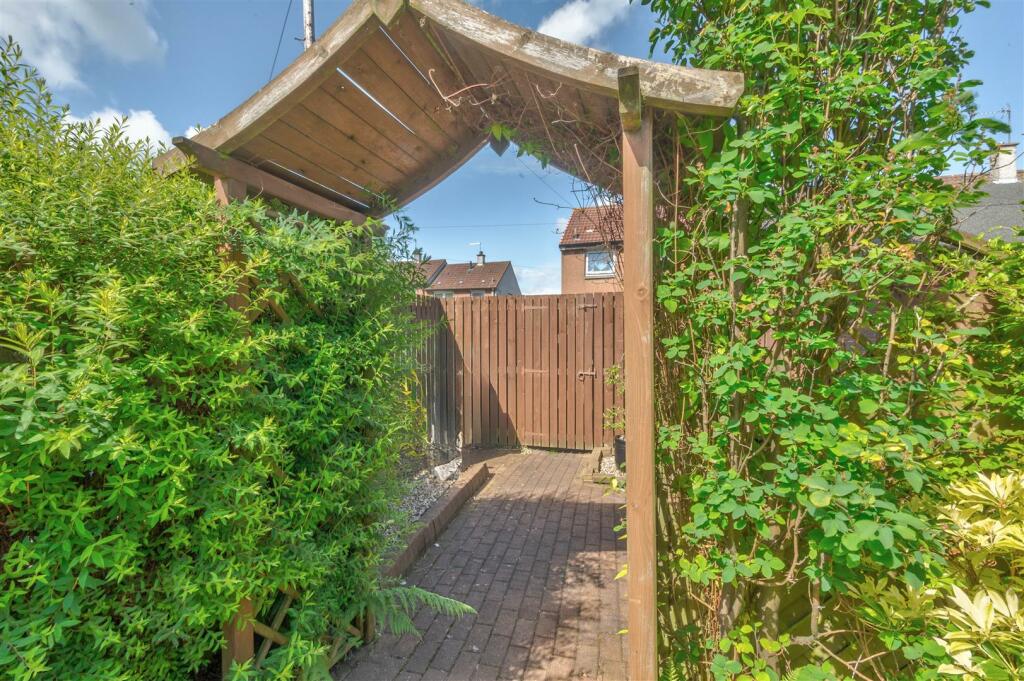 20 Hamilton Place Glenrothes-3.jpg