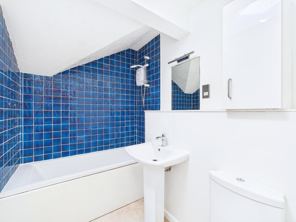 CAM01909G0-PR0386-STILL007