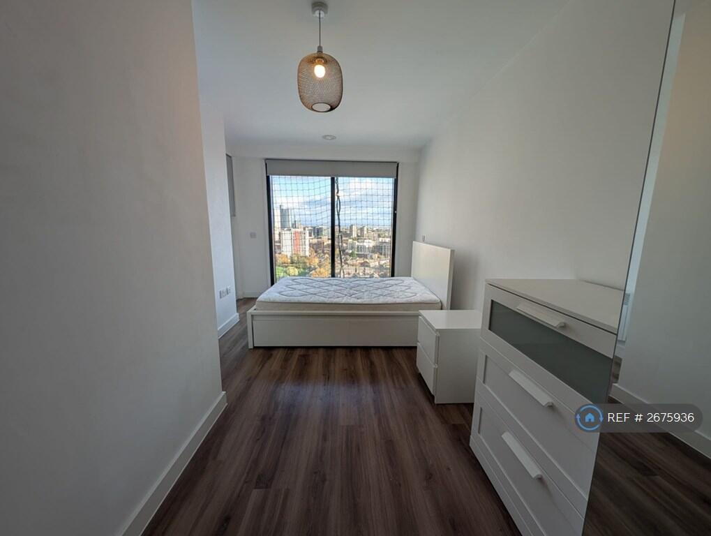 Master Bed + Ensuite