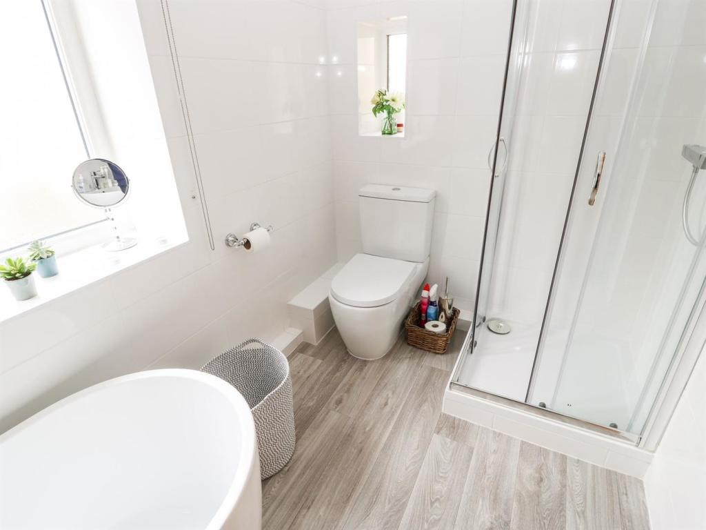 HOUSE BATHROOM