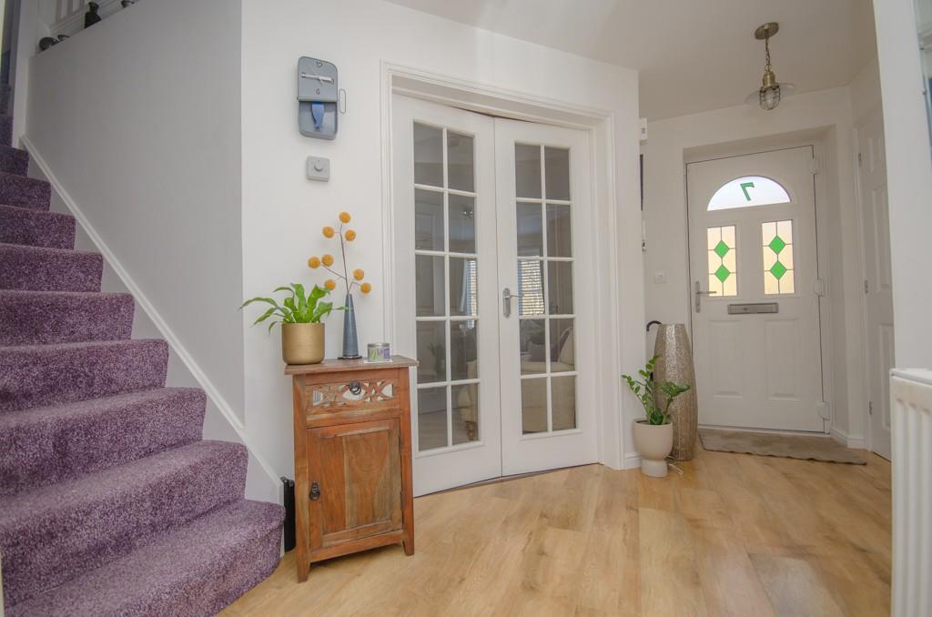 Entrance hall pic 2.jpg