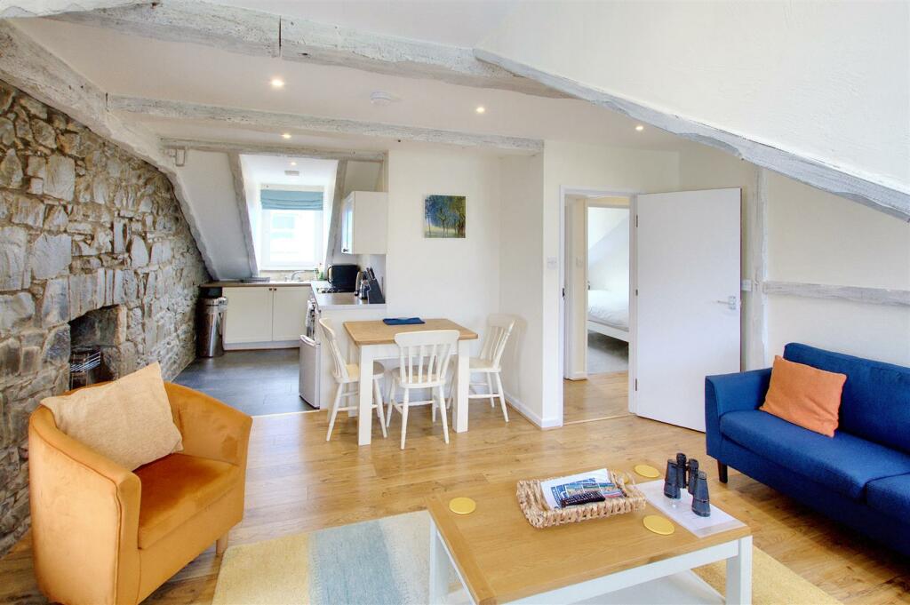 lounge/kitchen/dining room