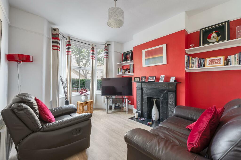 Clifton Avenue, E17