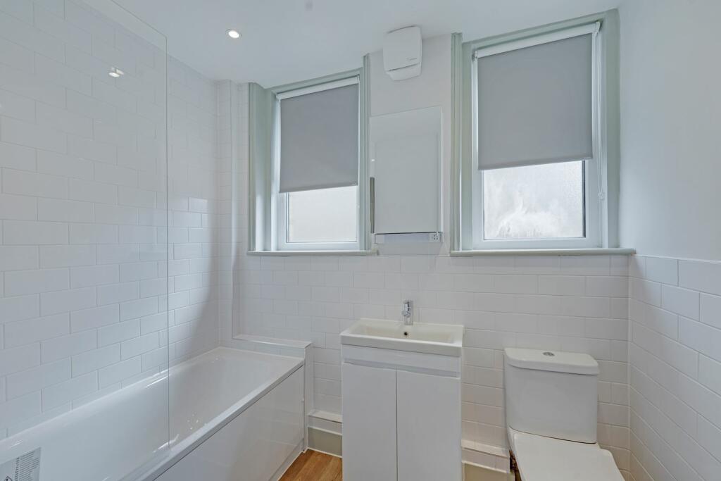 7.bathroom.jpg