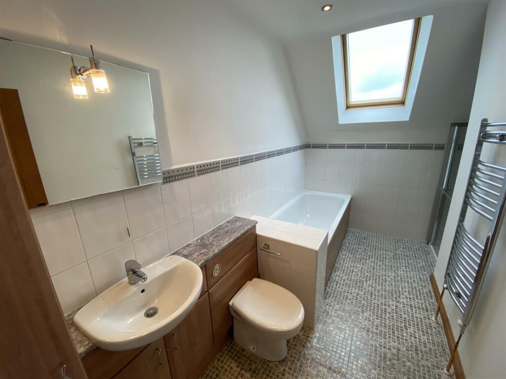 Main Bathroom.jpeg