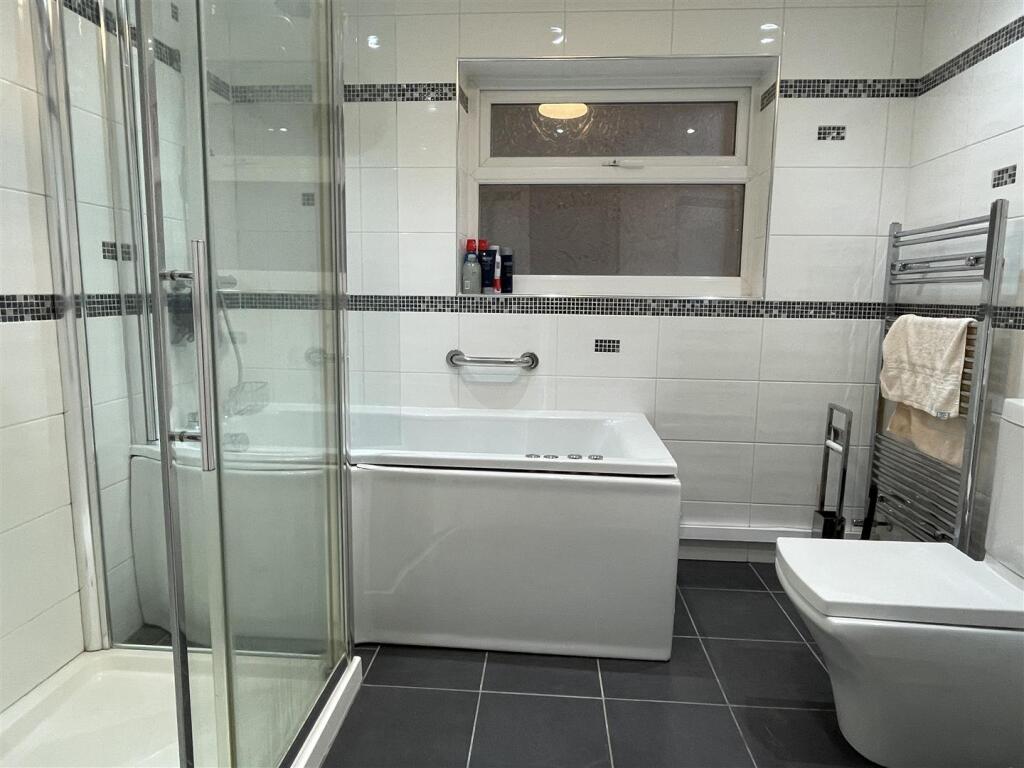 Bathroom.JPG
