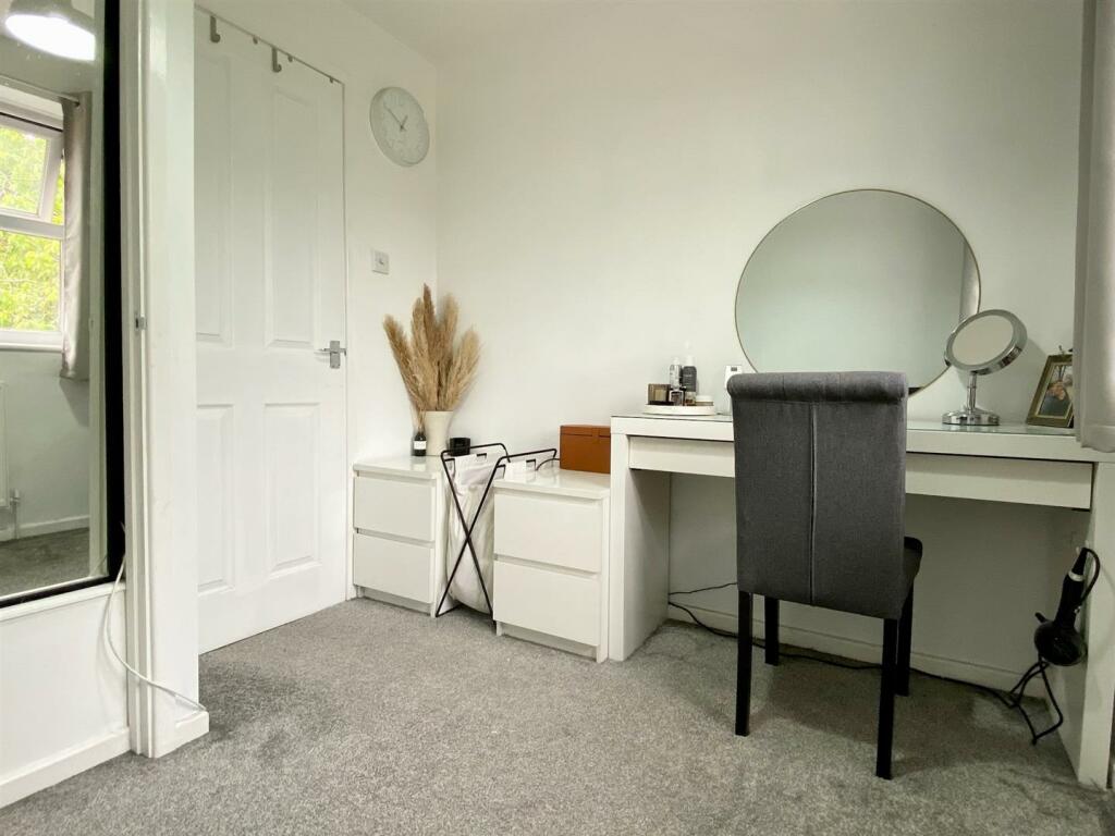 Small bedroom 1.jpg