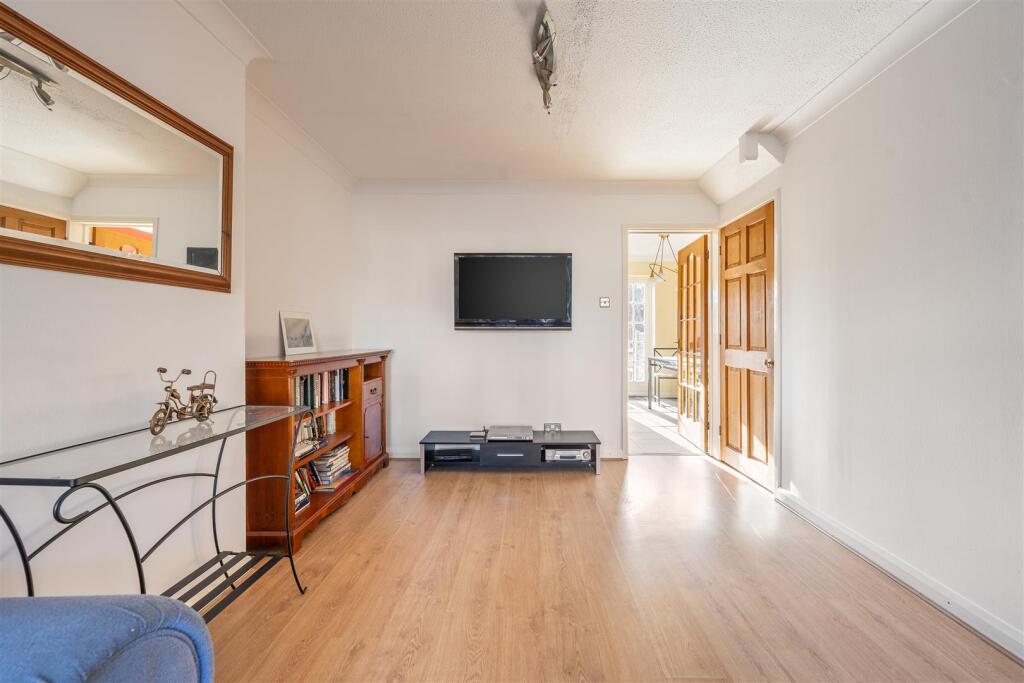 Handsworth Avenue, E4