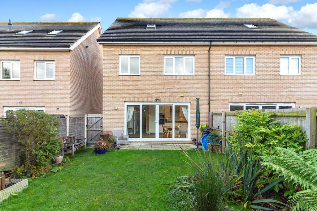 66 Farro Drive - Raer