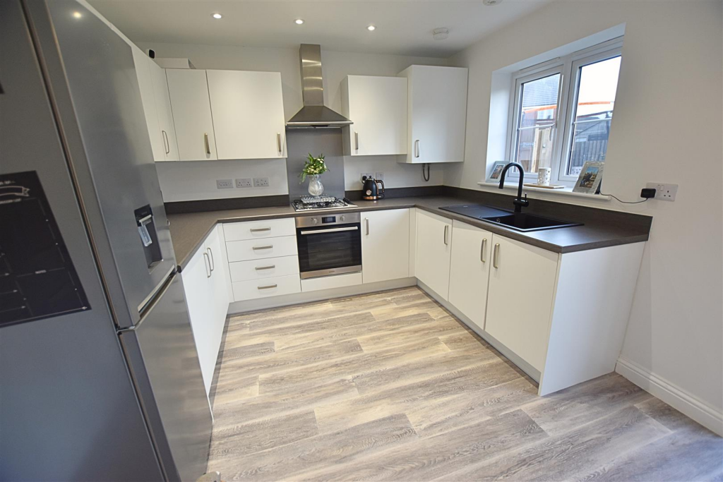 KITCHEN DINING ROOM