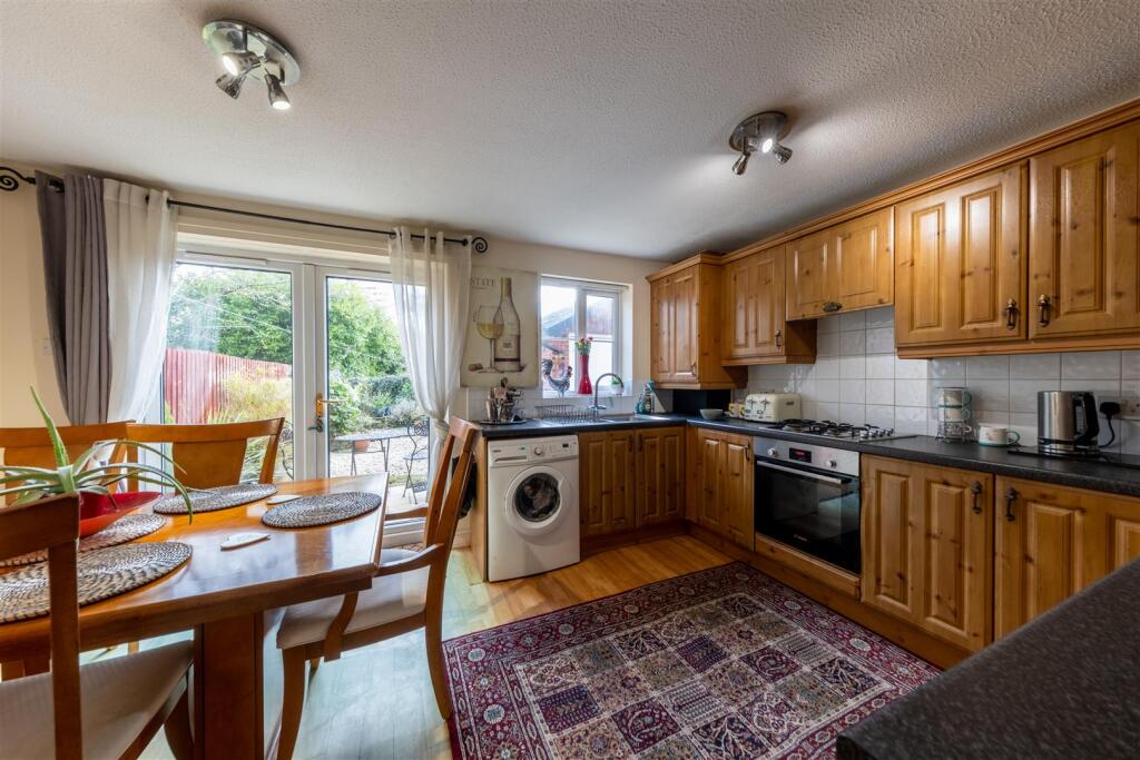 8 Gowy Court-001.jpg