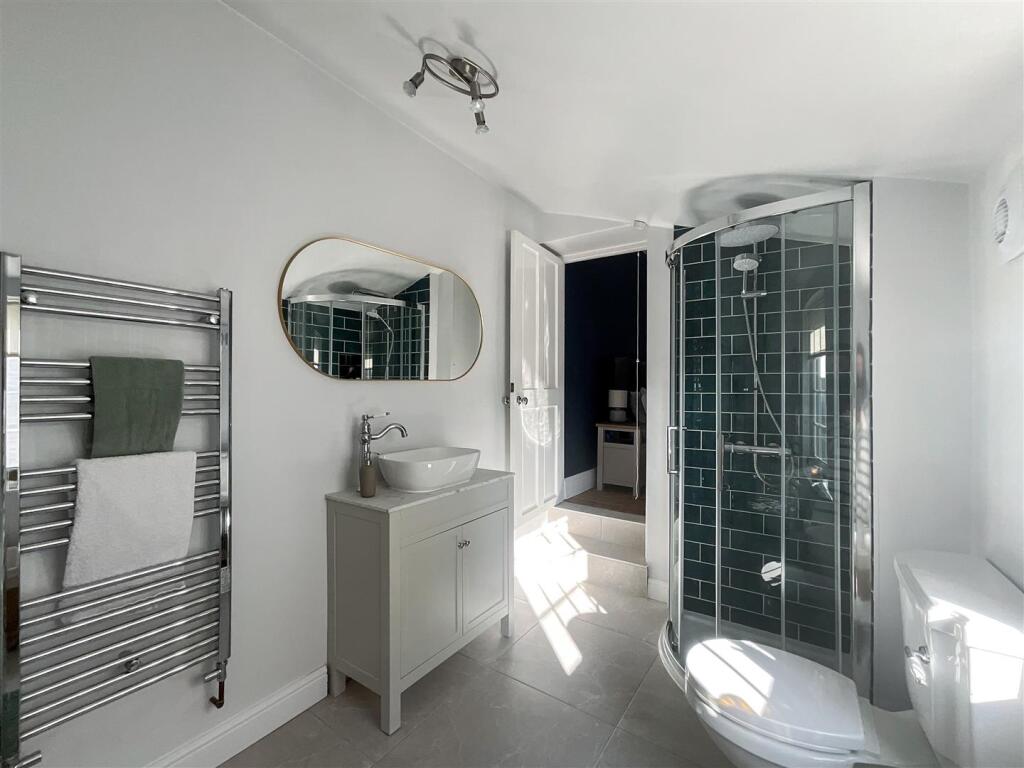 En-Suite Bathroom