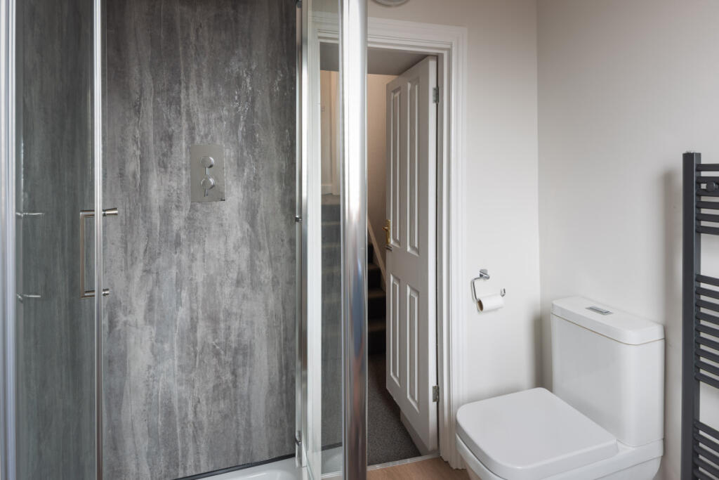 90 Pennsylvania, Bathroom 1