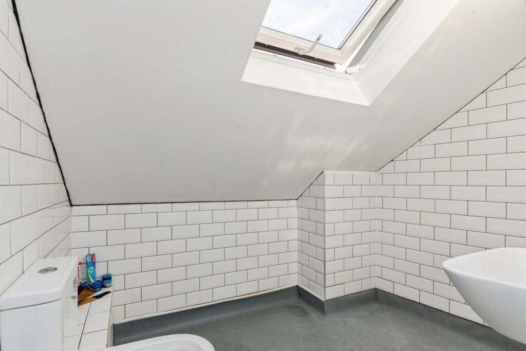 Flat 5 Bathroom