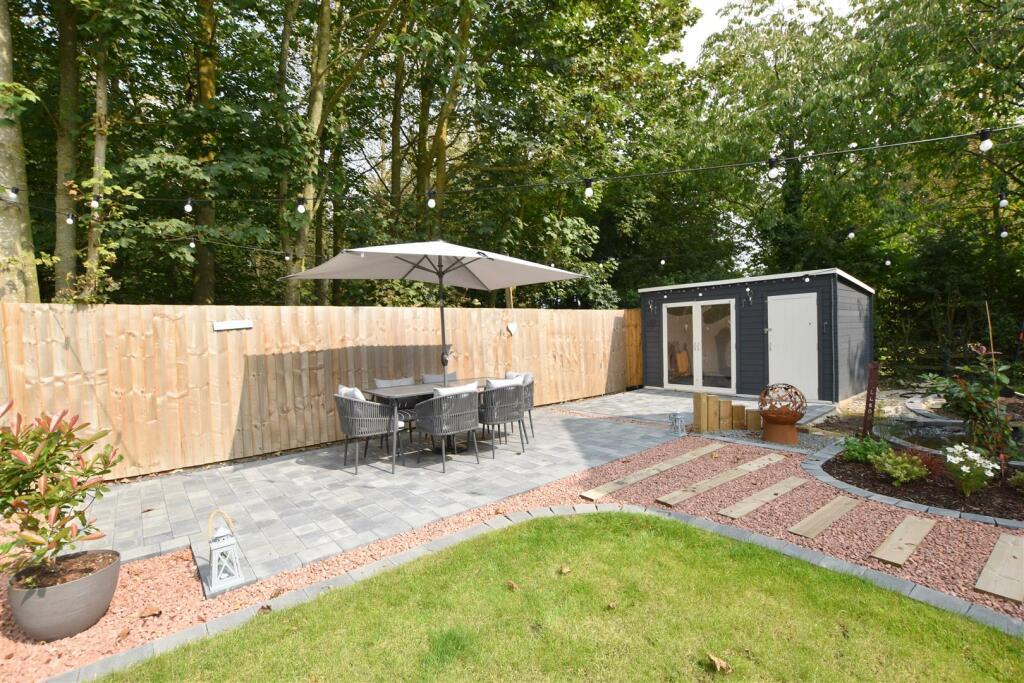 REAR PATIO/SUMMER HOUSE