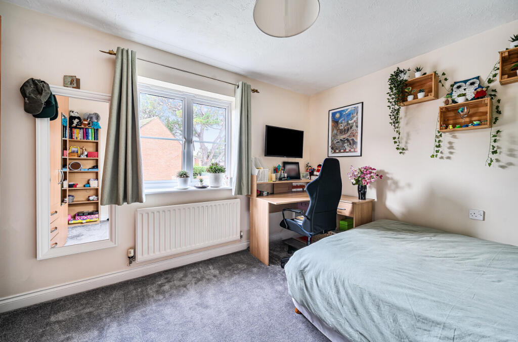 1371649-9-68f9068...