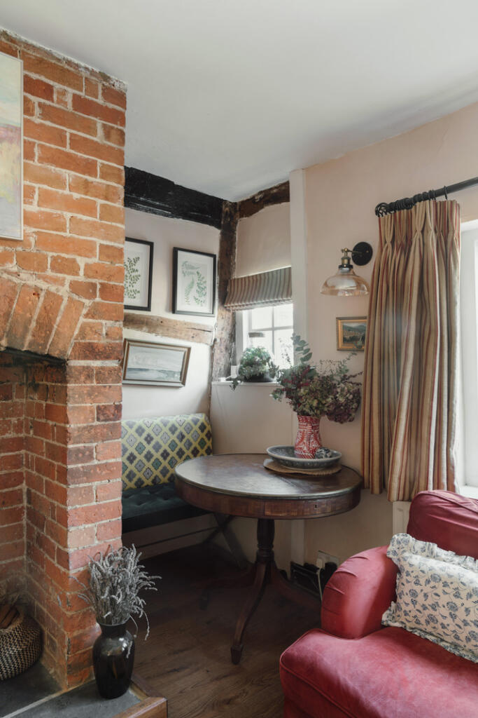 276834 - VILLAGE-STREET-PETERSFIELD-013.jpg