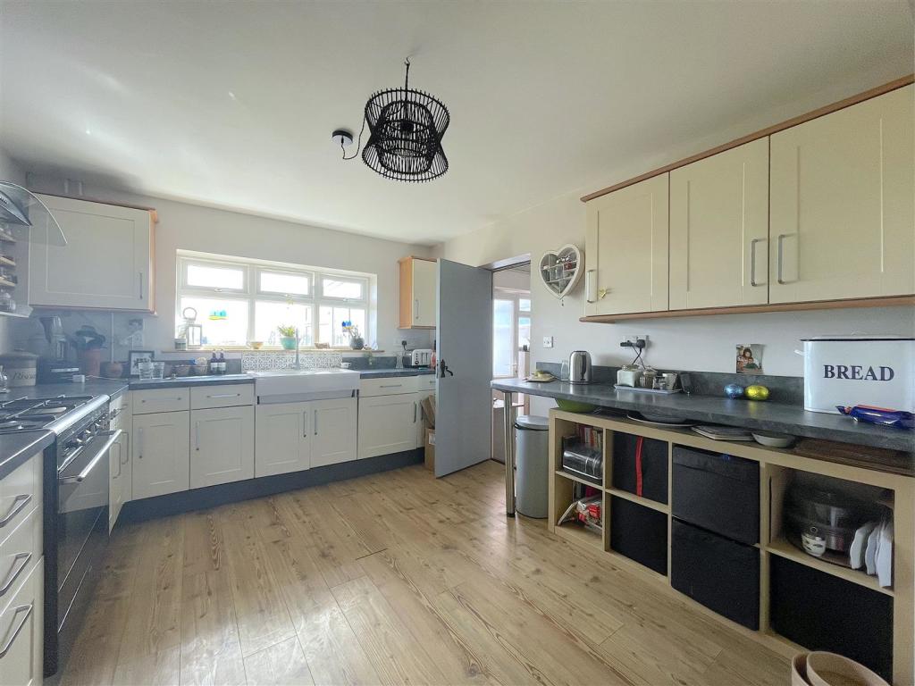 Kitchen (1).jpeg