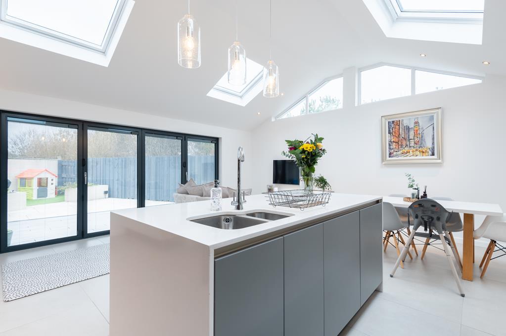 LOUNGE DINING KITCHE