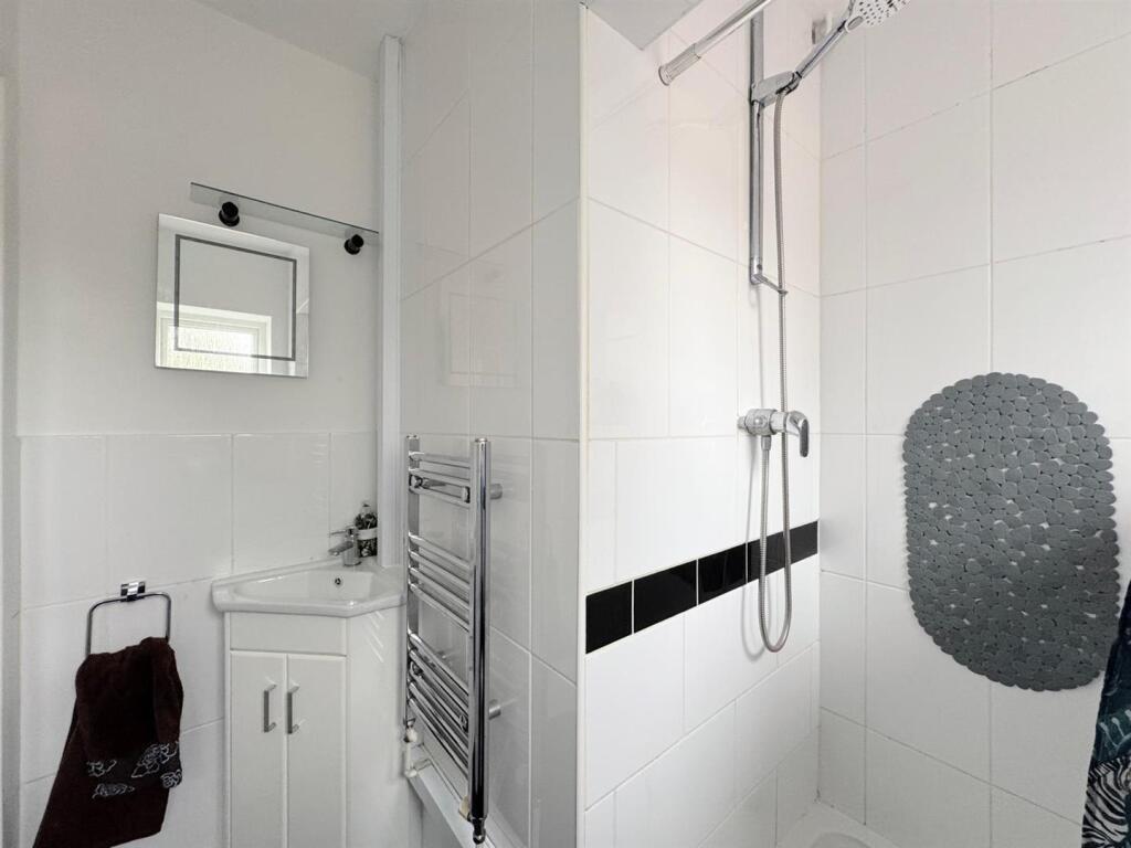 GROUND FLOOR SHOWER ROOM