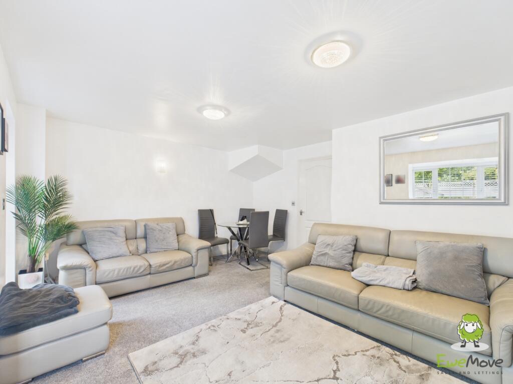 EweMove Estate Agents Basingstoke -Dundee Gardens 