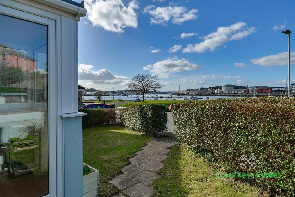 Gardens, Driveway, Garage &amp; Roof Terrace