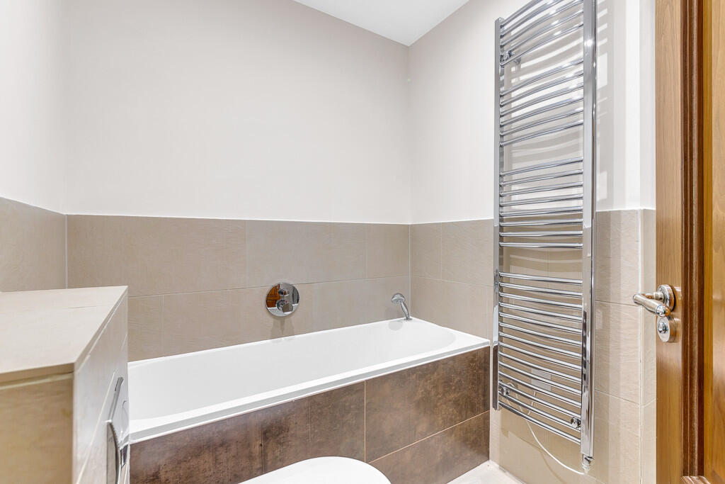 Cobham flat B-9