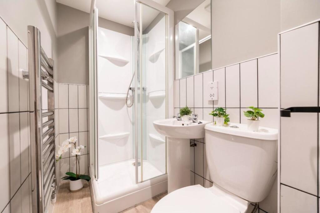1FSF2 - Bathroom