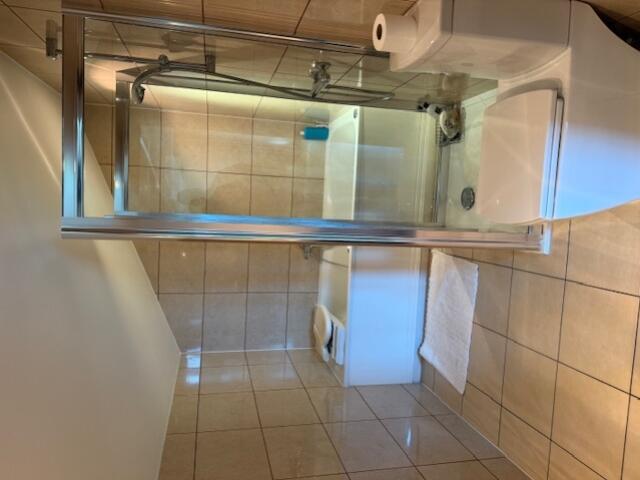 bathroom 2 hh