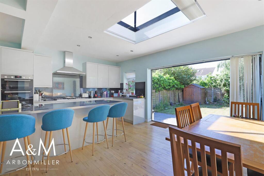OPEN PLAN KITCHEN/DINER