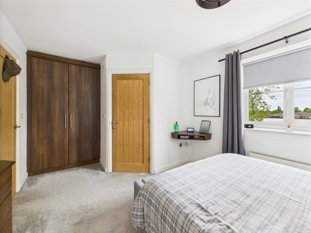 CAM03729G0-PR0048-STILL038