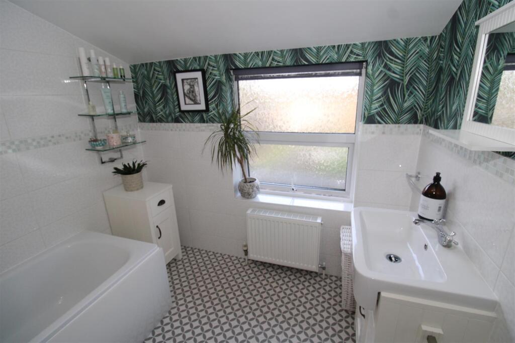 En-Suite Bathroom