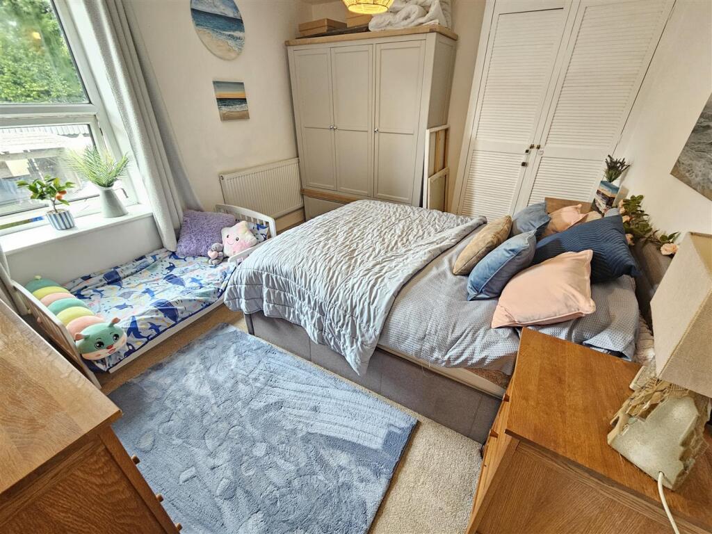 Bedroom 1.jpg