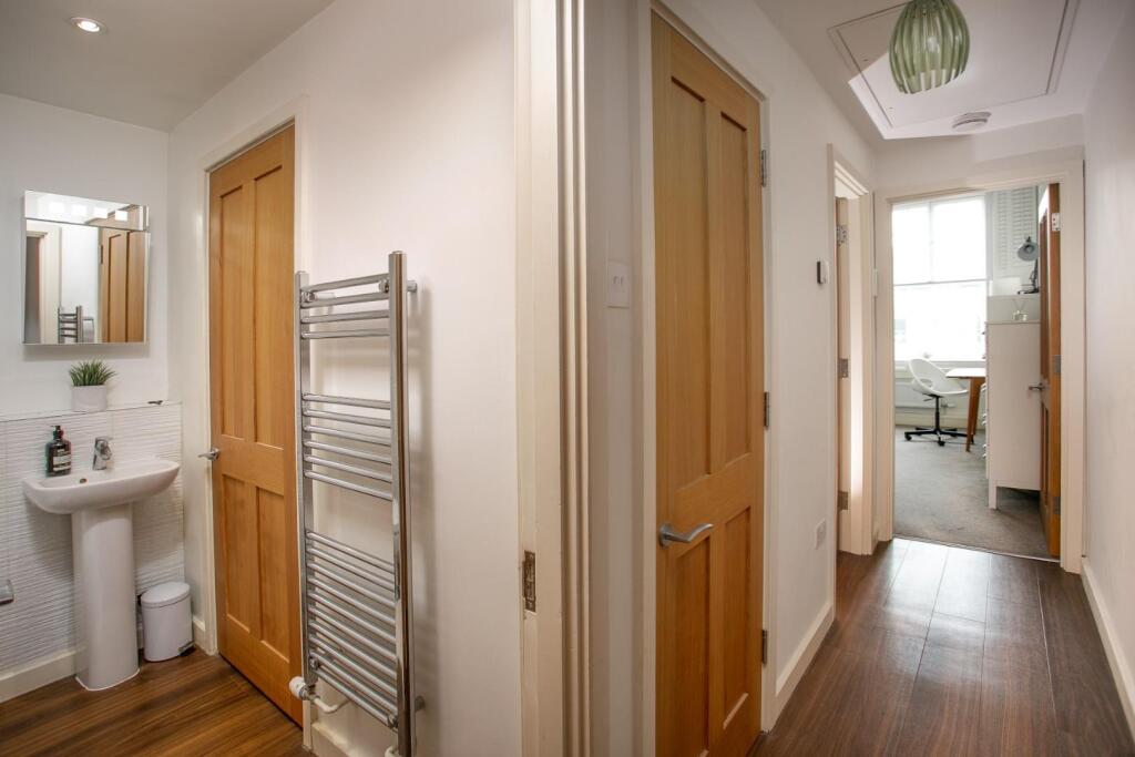 Flat 3 The Coachworks 2 Long Acre-14.jpg