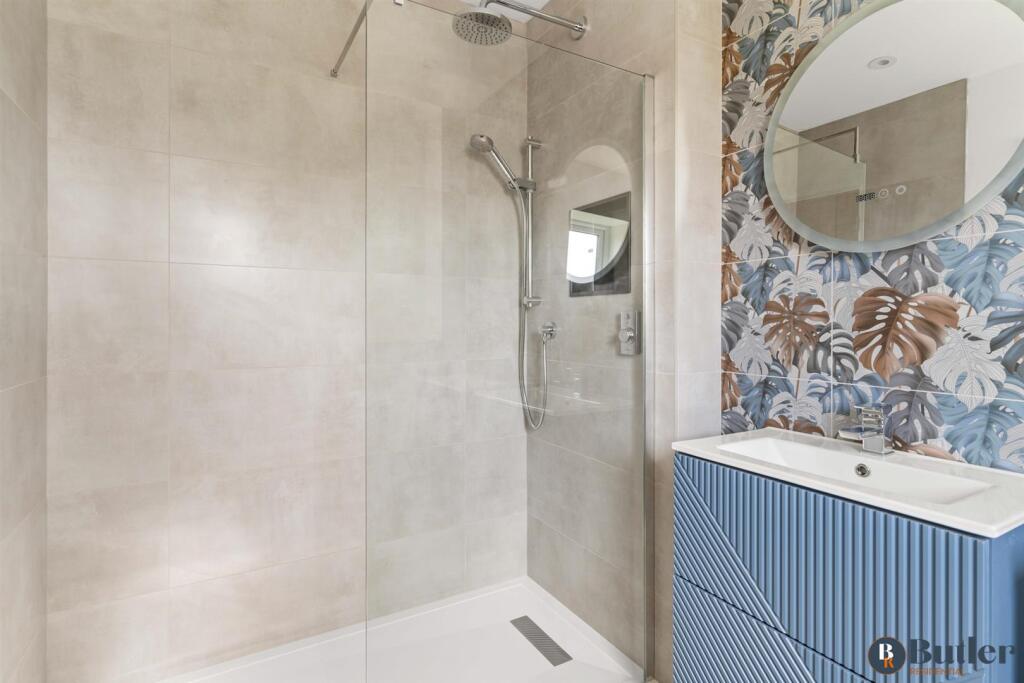 En-suite shower