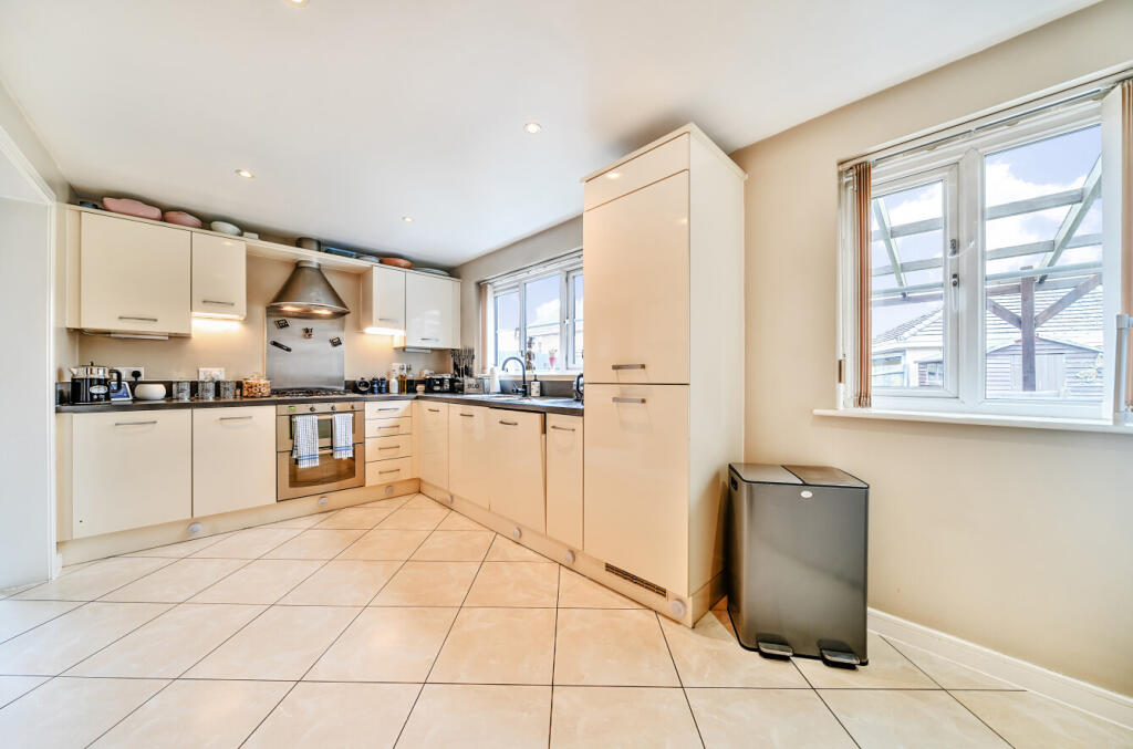 1304500-14-684814...