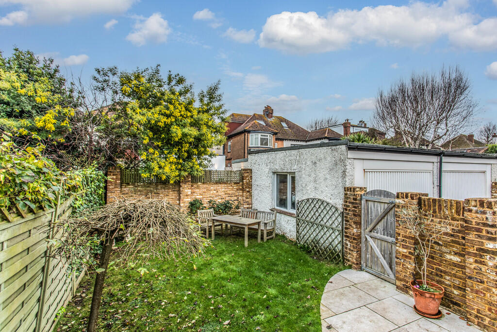 70 Braemore Road1...