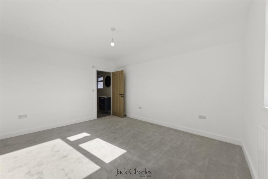 8 Old Hadlow Road 4.JPG