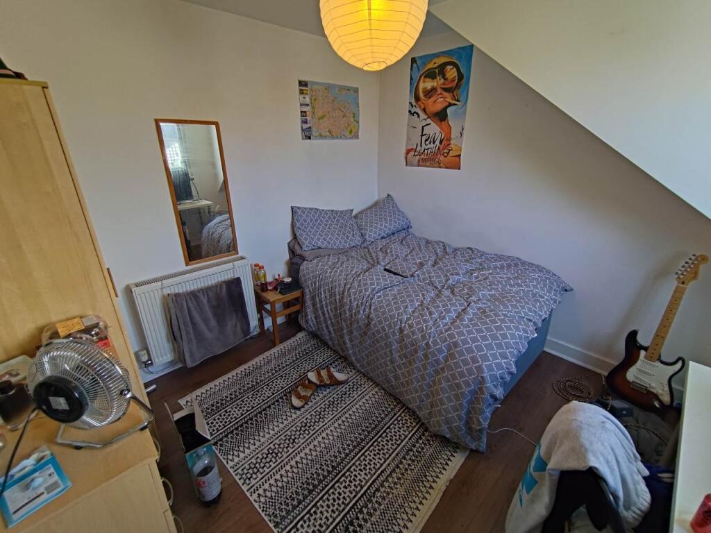Attic rear bedroom (