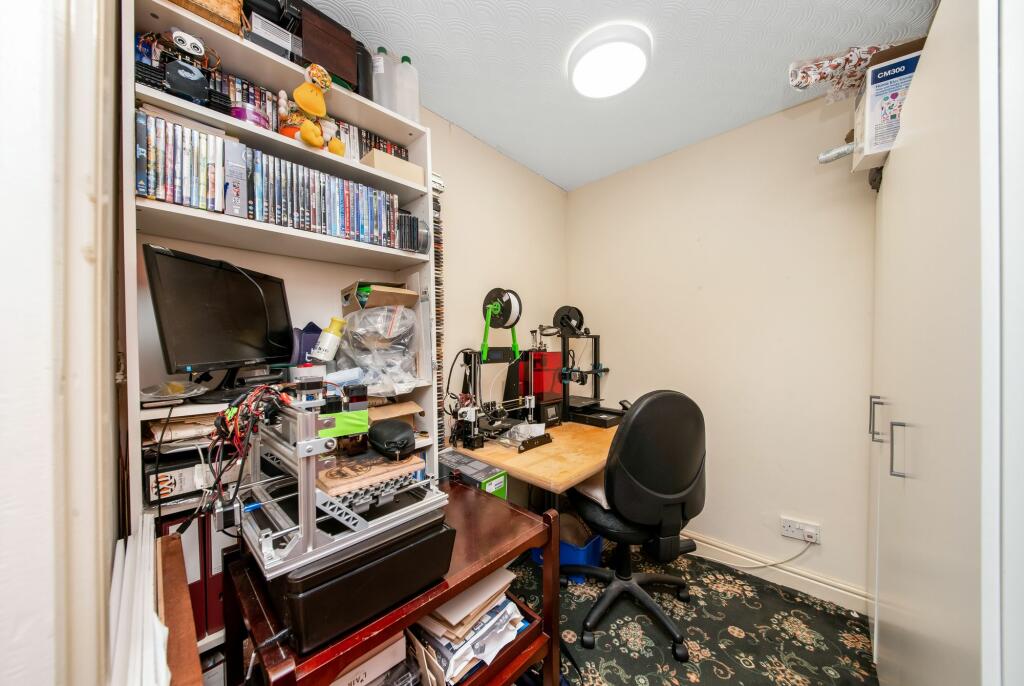 STUDY / HOBBY ROOM