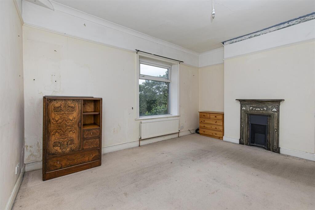 Bramleys Estate Agents - Height Green - Sowerby Br