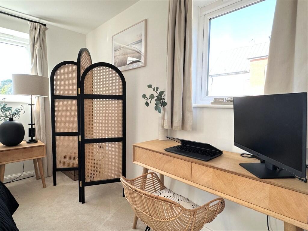PRINCIPAL BEDROOM...