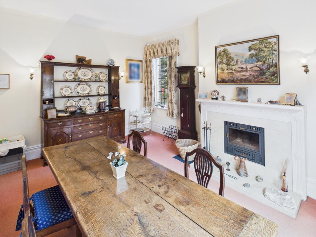 CAM04233G0-PR0042-STILL037