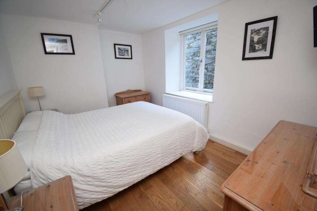 Bedroom 1.JPG